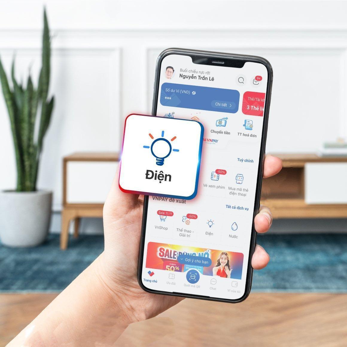 Một cảnh bên trong Bưu điện Phú Chánh Hòa Phú Bình Dương, quầy giao dịch và khách hàng đang chờ đợi